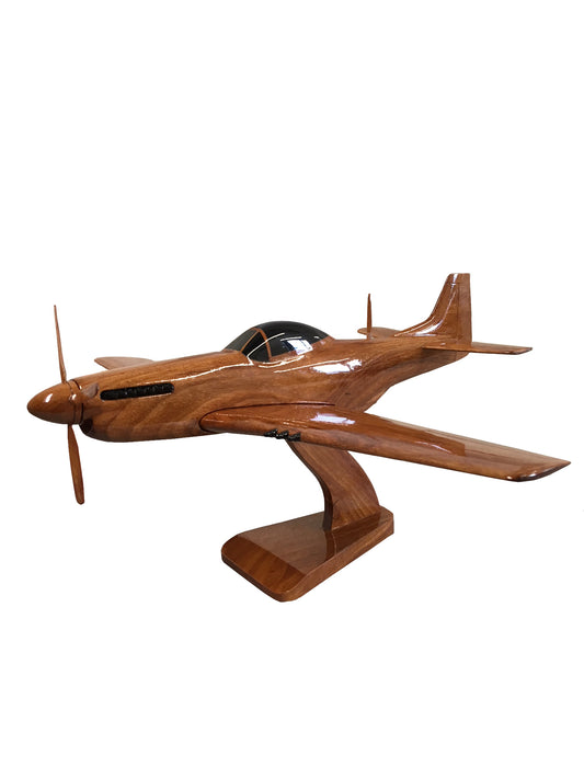 North American Aviation P-51 Mustang USAA/RAF/RNZAF/RCAF WW2 Fighter-Bomber Aircraft Executive Wooden Desktop Model.
